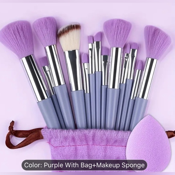 Other - NEW Makeup Brush Set w/Carry Bag